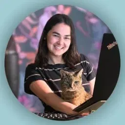 Nicole Green | Traveling Petsitter & Cat Lover