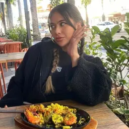 Lucy Klodinsky 🤳🥞🍣🍕🍔