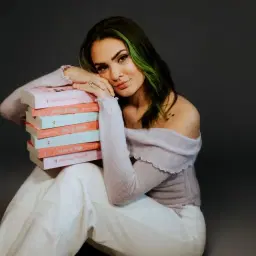 Author Emma Miller🍒 (25)