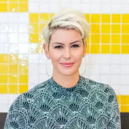 A M A N D A - A E R I N | Design l Travel I TV Host
