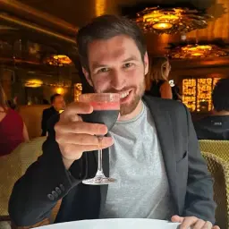 James around London 🏳️‍🌈