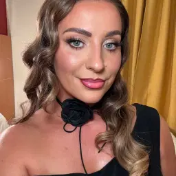 Aldona Francis/ Beauty Content Creator and Pro Makeup Artist 🦋