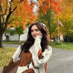 Clara | cozy & seasonal content creator 🍂